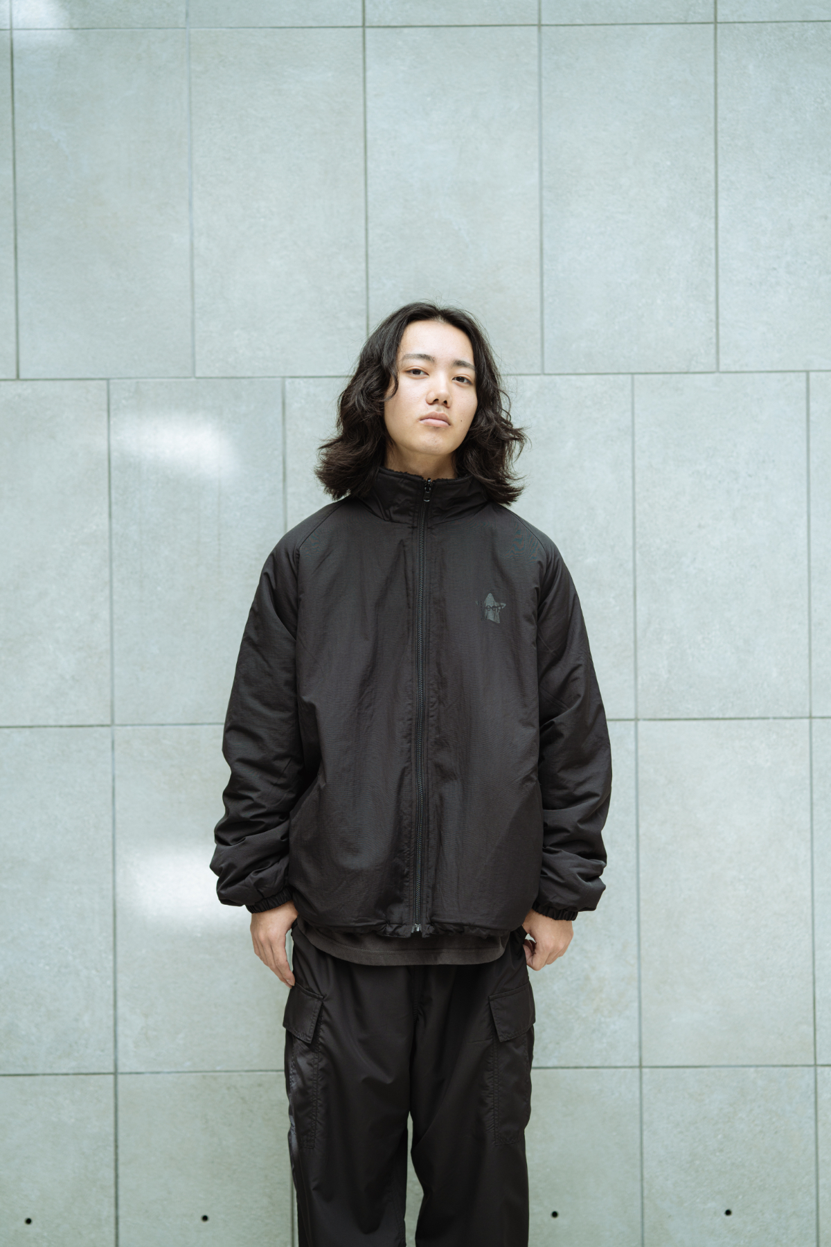 173cm男性　ブラック／Lサイズ・ナイロン面着用