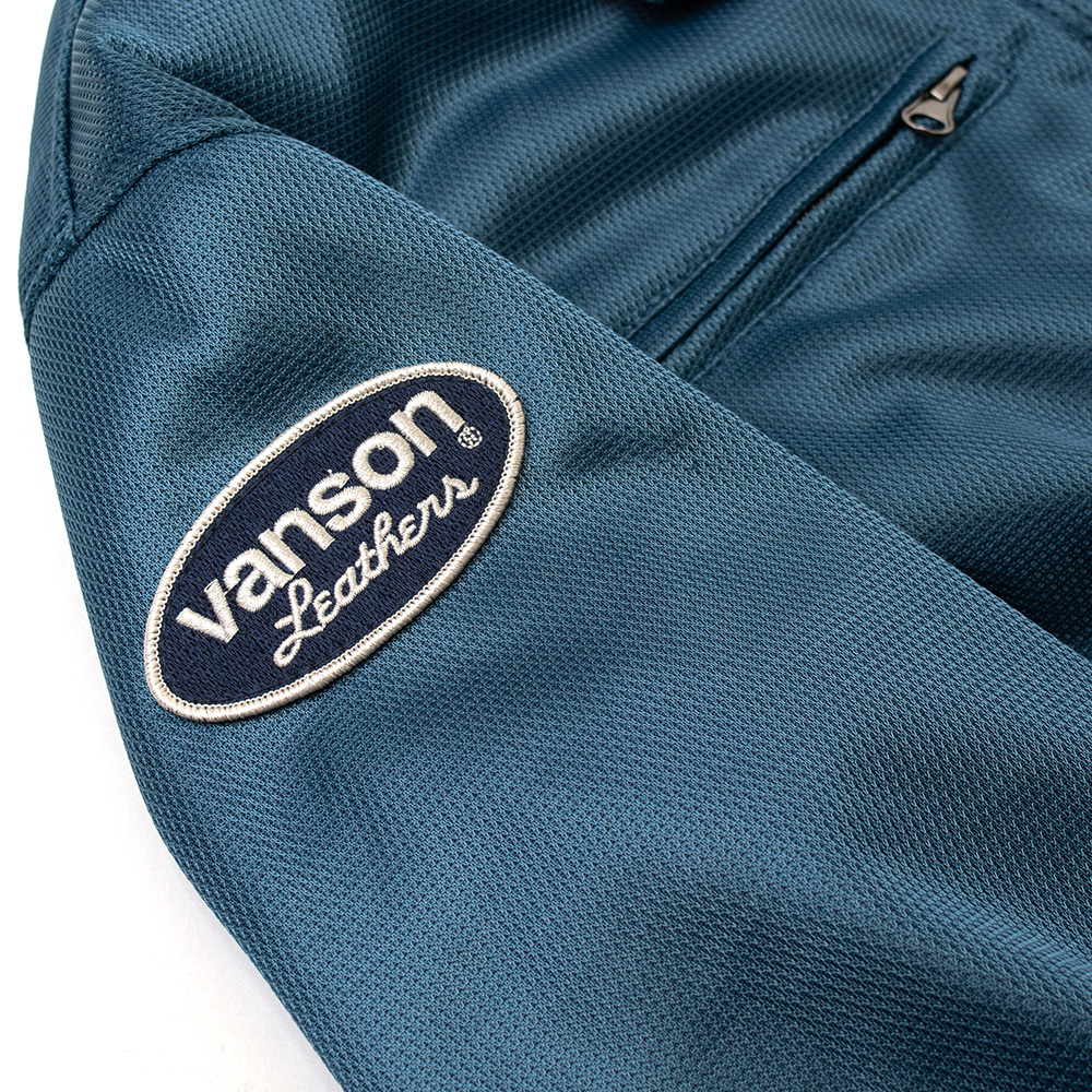 刺繍仕上げのワッペン。