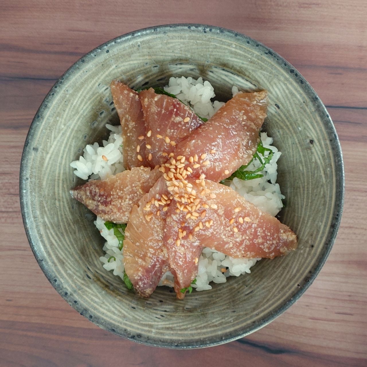漬け丼の具　三陸産　ぶり ごまだれ 盛付例