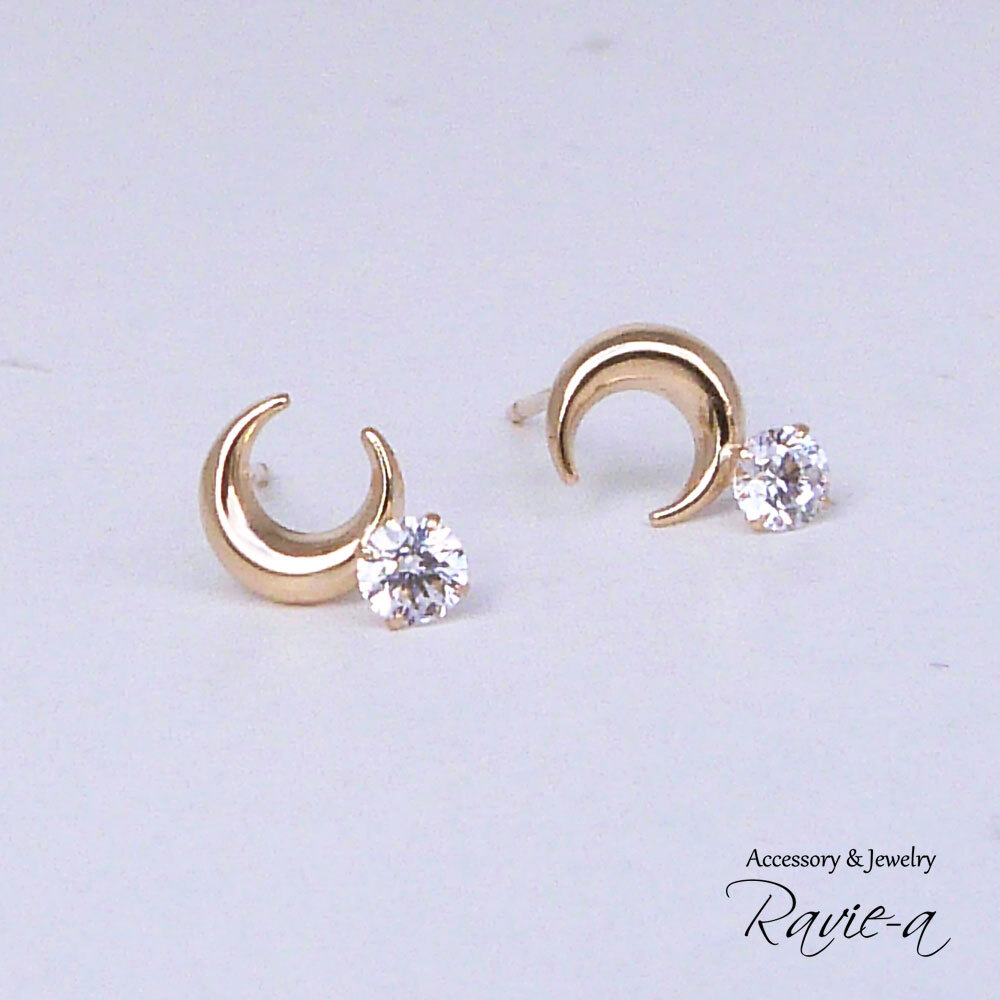 ムーンピアス 月 三日月ピアス ガーネット フックピアス K18：PLEJOUR ...