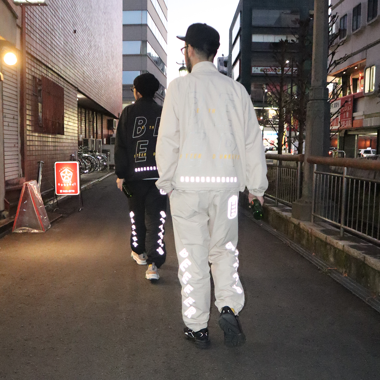 ベージュ182cm／上下L　ブラック184cm／上下XL