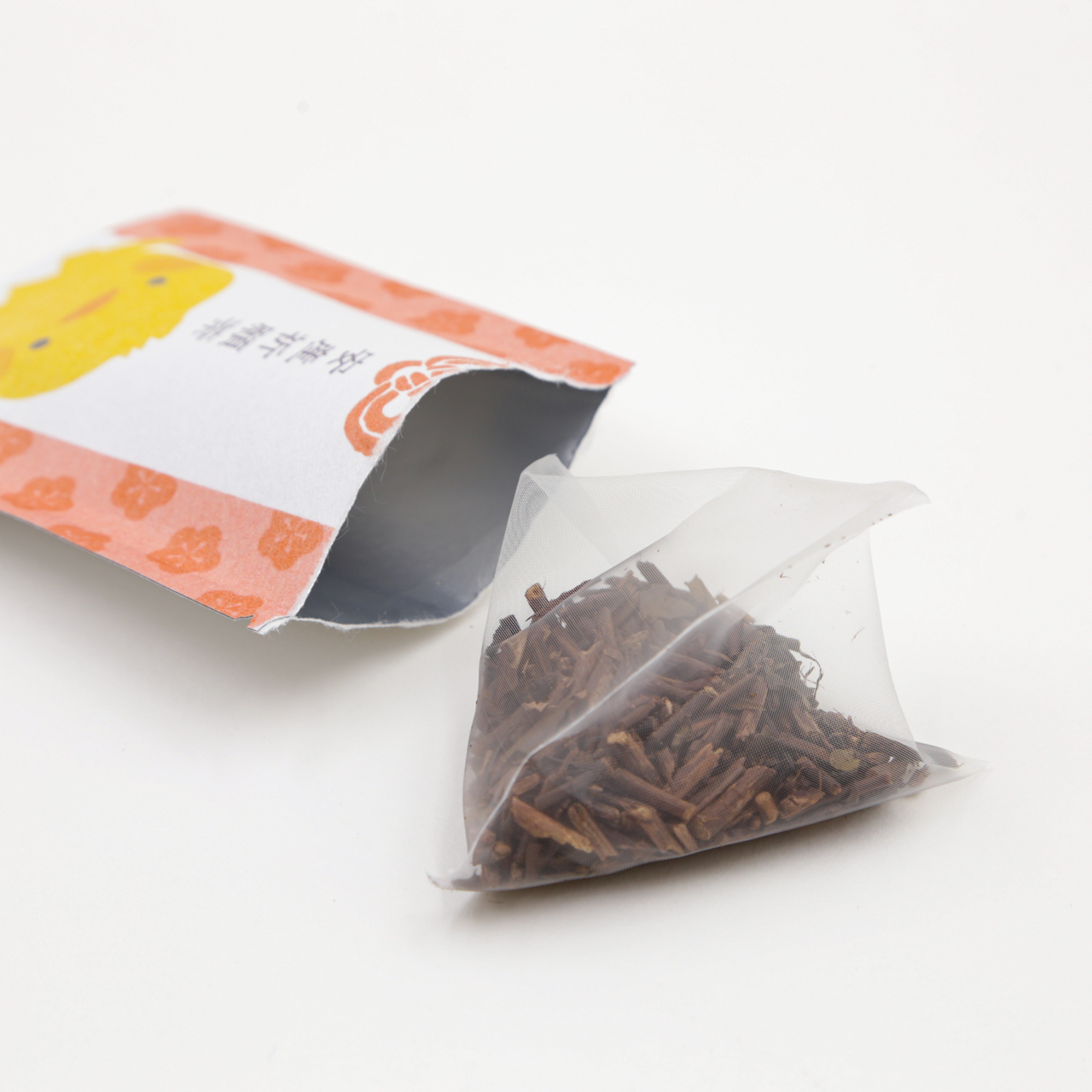 中に三年番茶が入っています