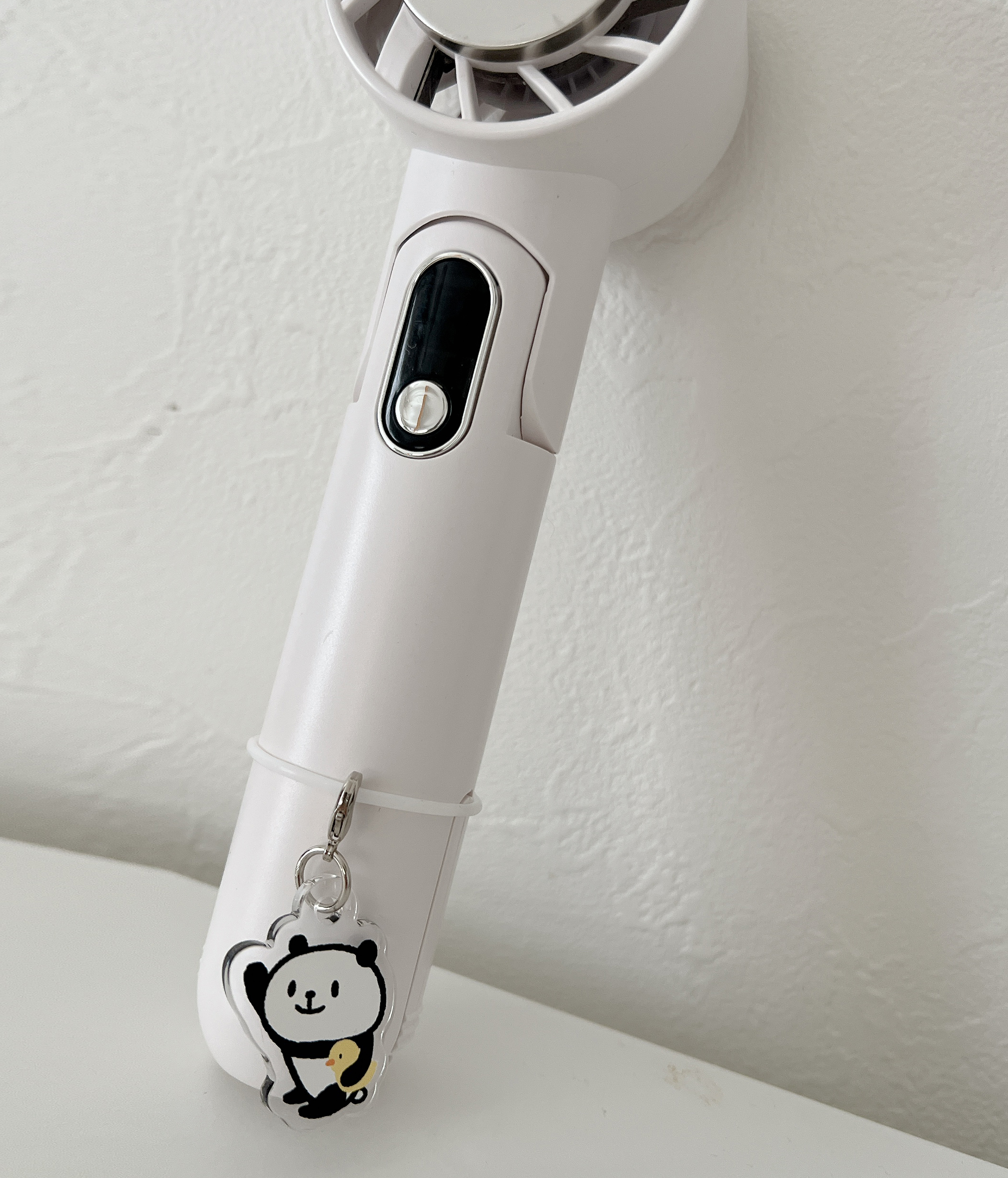 細めのハンディファンの持ち手に