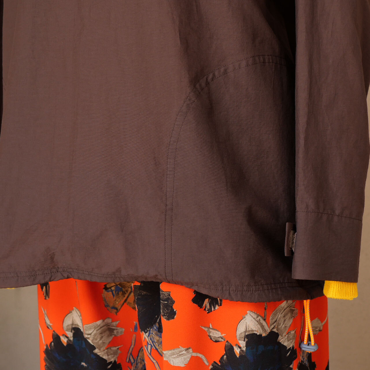 裾はスピンドルで絞ることが可能