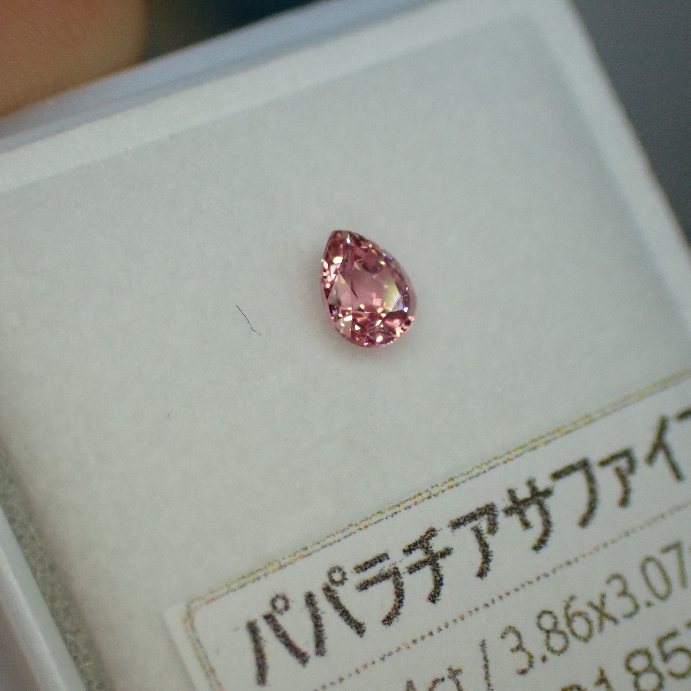 傾けると、ピンクとオレンジがそれぞれ強くなる角度があります