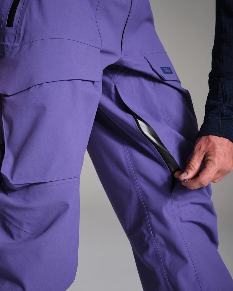 メッシュ裏地付きの内腿ベンチレーション