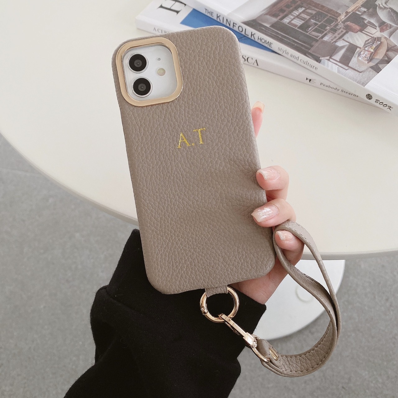 ベージュ