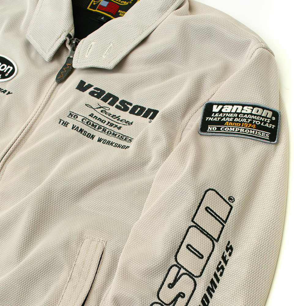 刺繍仕上げのワッペン。