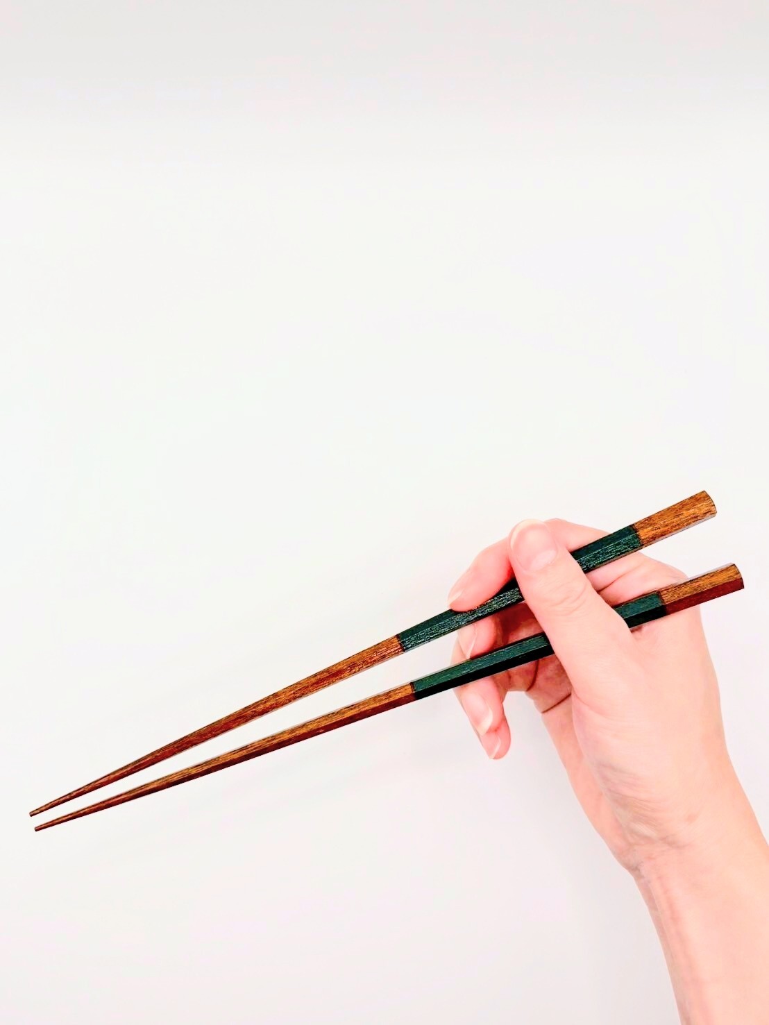 箸先が細くとても使いやすいお箸です。
