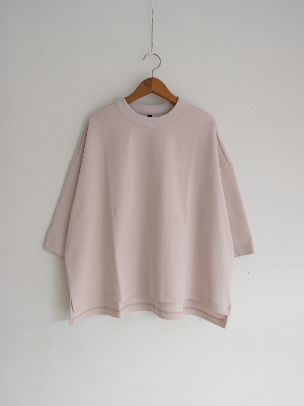 ピンクベージュ