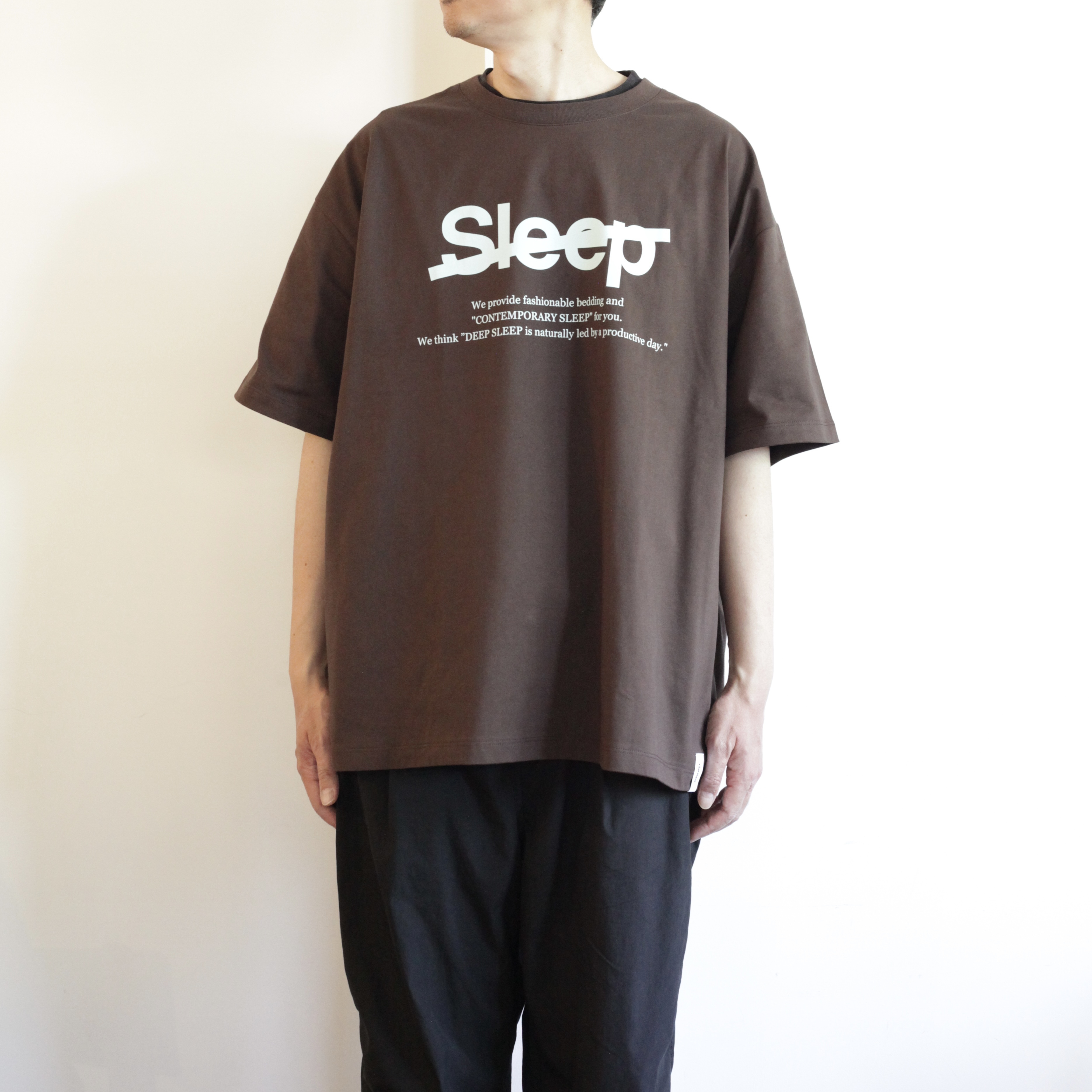 男性モデル175cm Mocha Brown(ブラウン)／L 着用