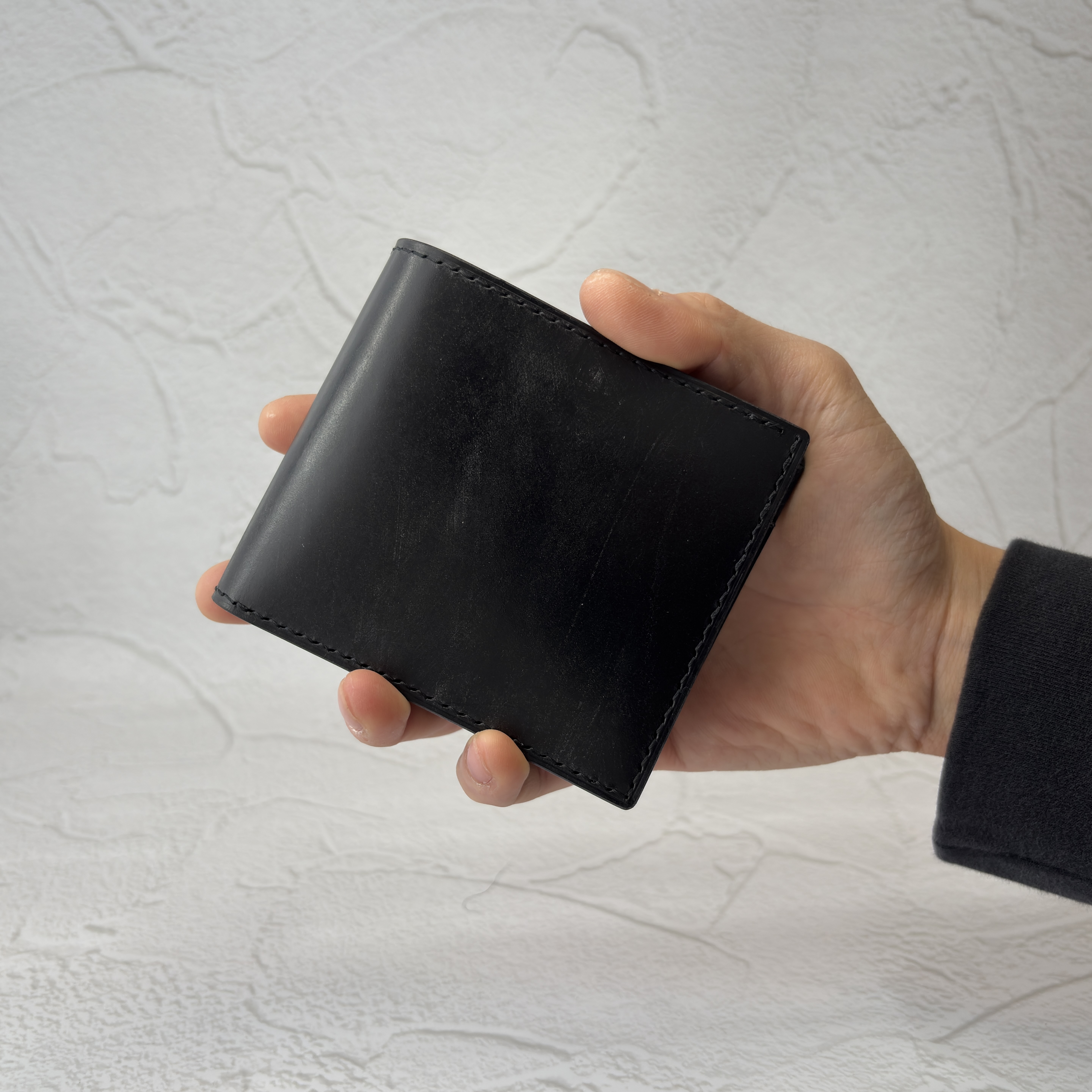 外装はトーマスウェア&サンズ社のブライドルレザーを使用。