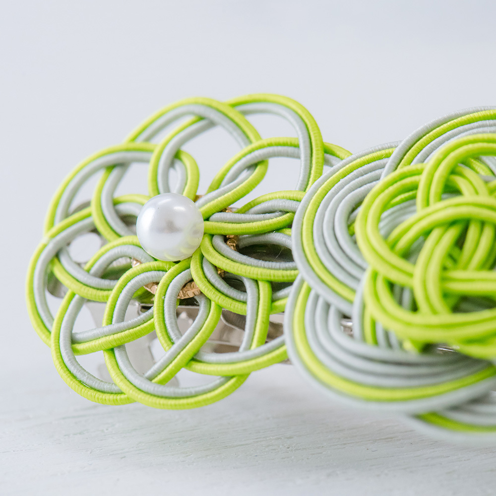 アクセントのパールビーズ