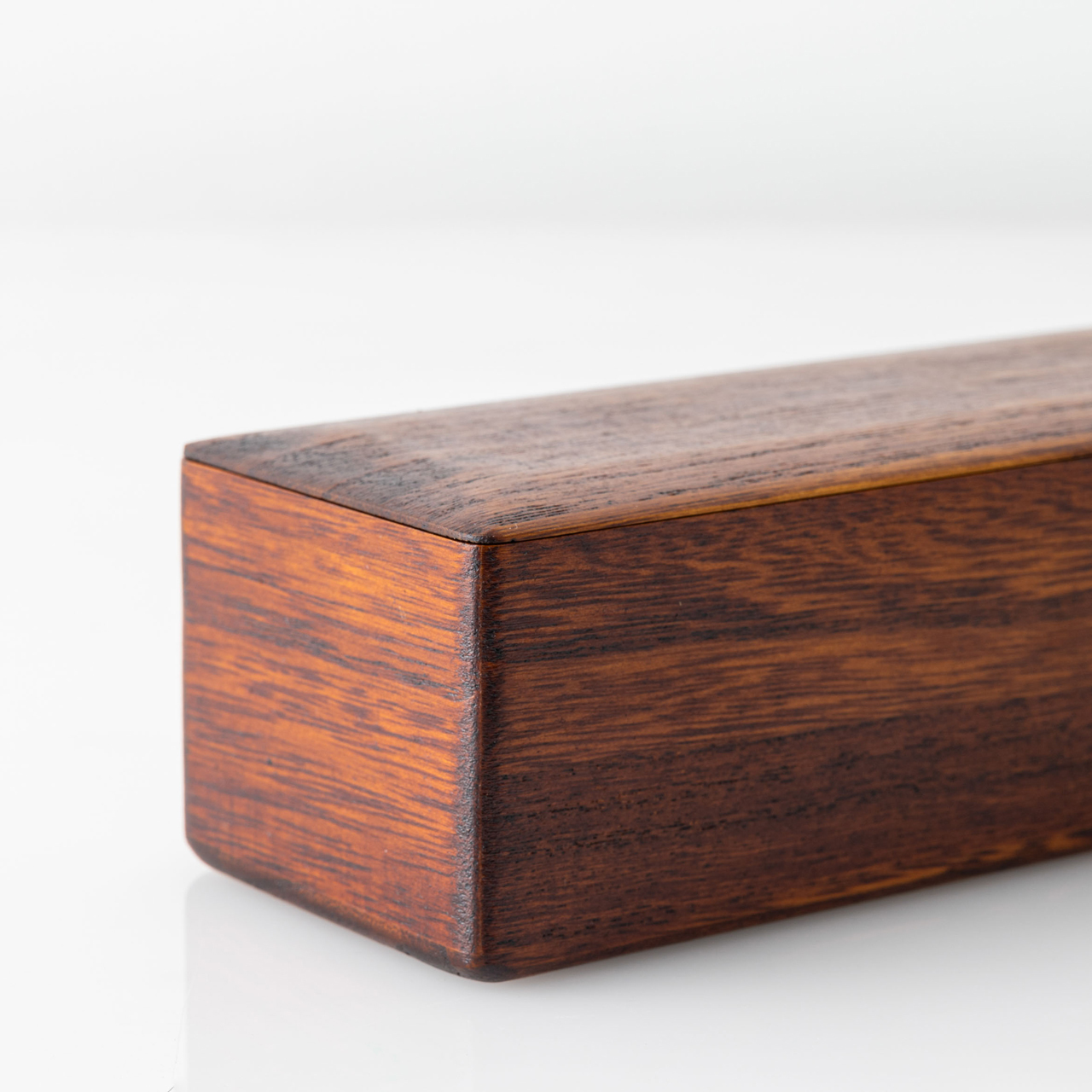 弁当箱とふたがぴったりおさまる美しい設計。深さがあるので、量もたくさん入る