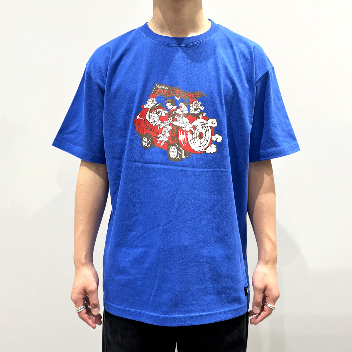 身長178cm / BLUE XLサイズ着用