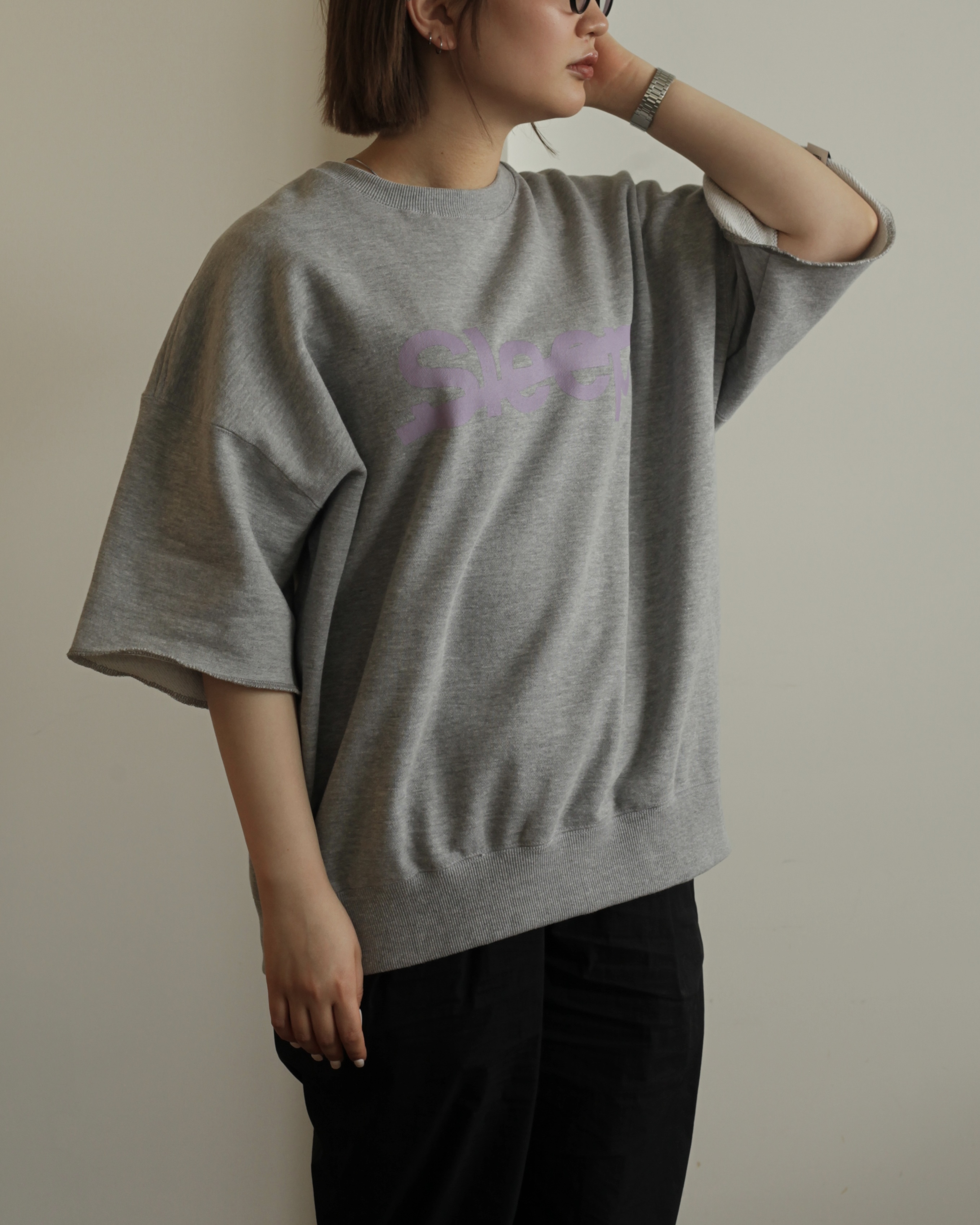 女性モデル163cm グレー／Mサイズ着用、男性モデル175cm ブラック／Lサイズ着用