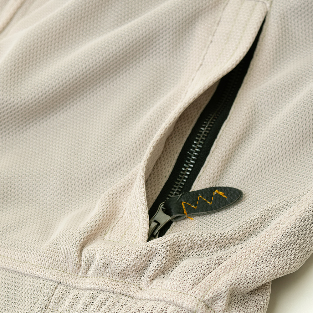 フルメッシュ+ストレッチ素材を採用。