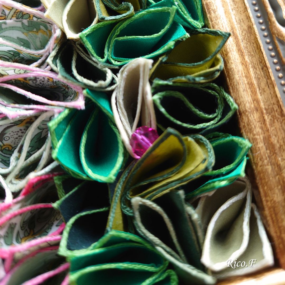 スワロフスキークリスタルを添えて