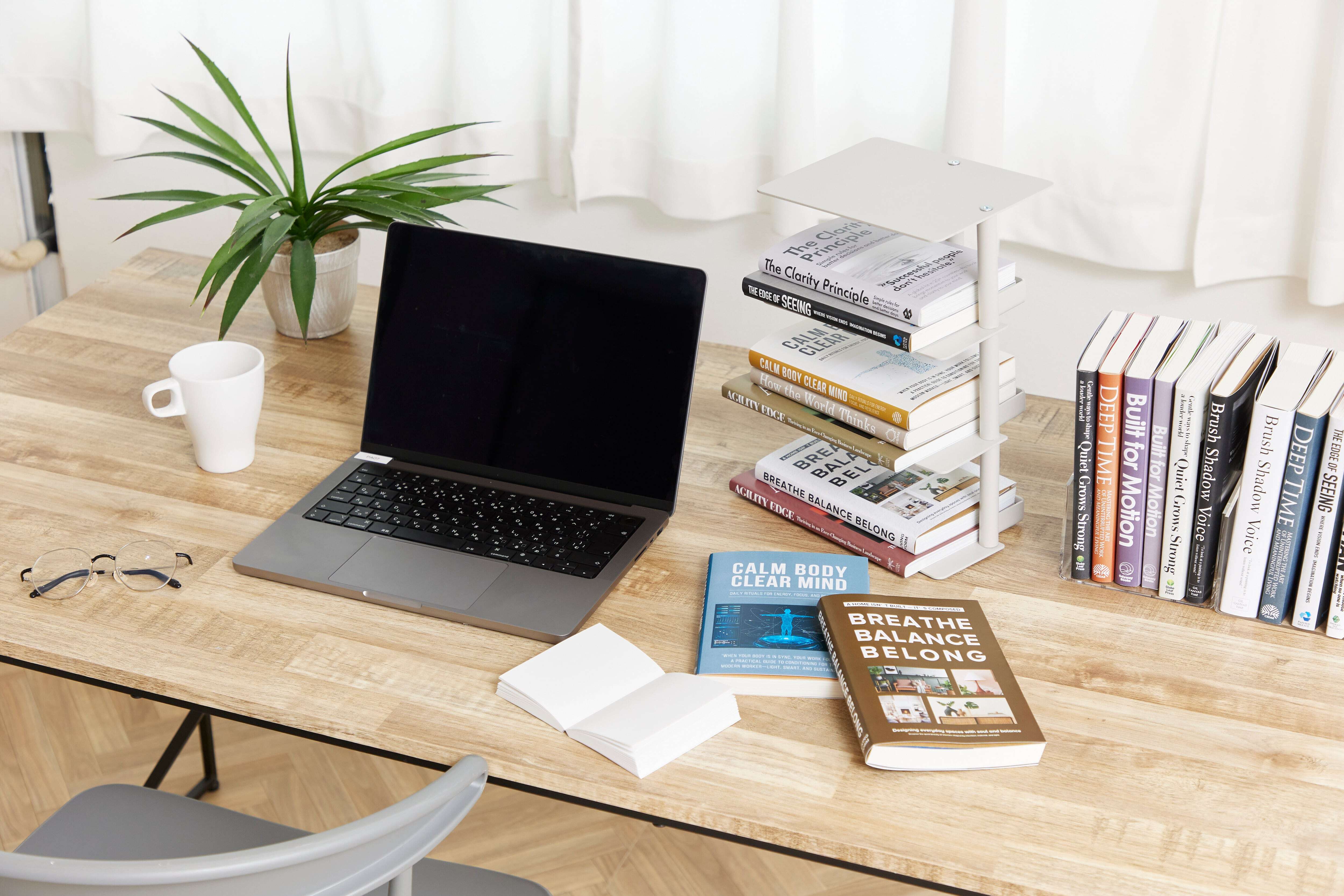 As a desktop bookshelf in the office or at home