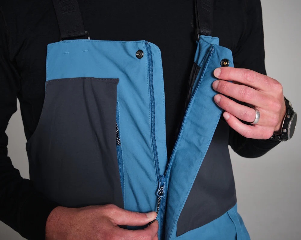 露出部分の開口部すべてに耐水性ジッパー