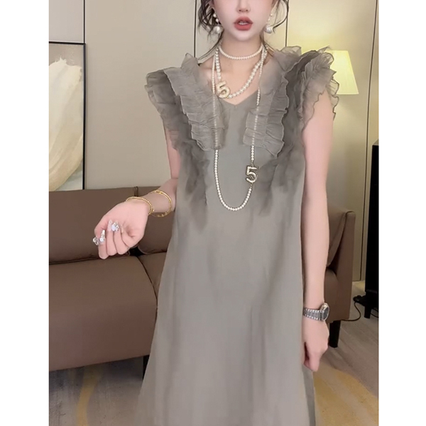 ベージュ