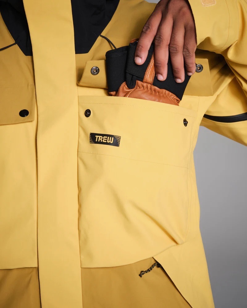 フラップ付きカーゴチェストポケット