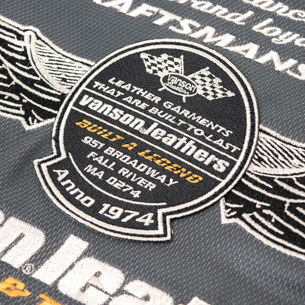 装飾は刺繍仕上げ。