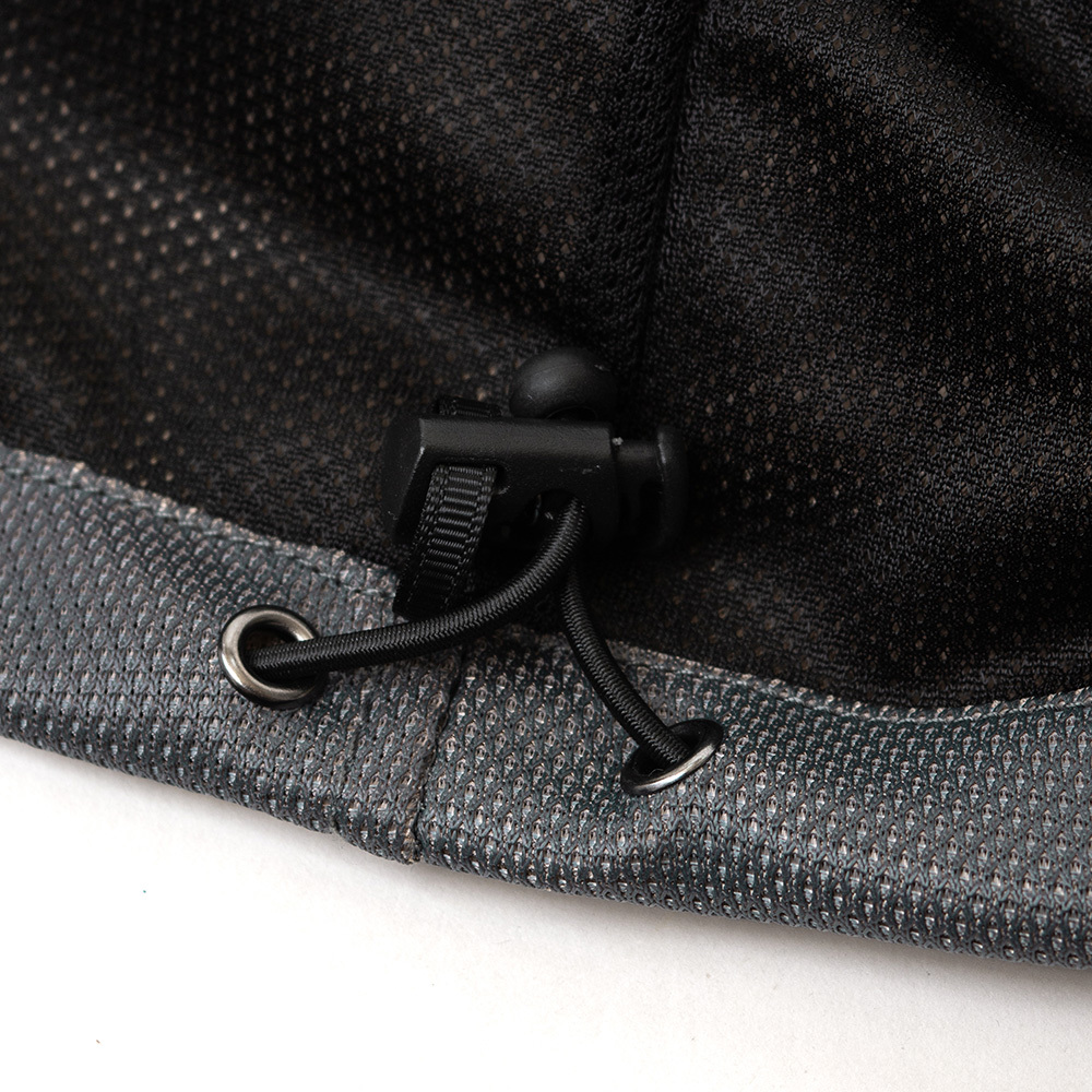 裾幅の調整が可能なドローコード。