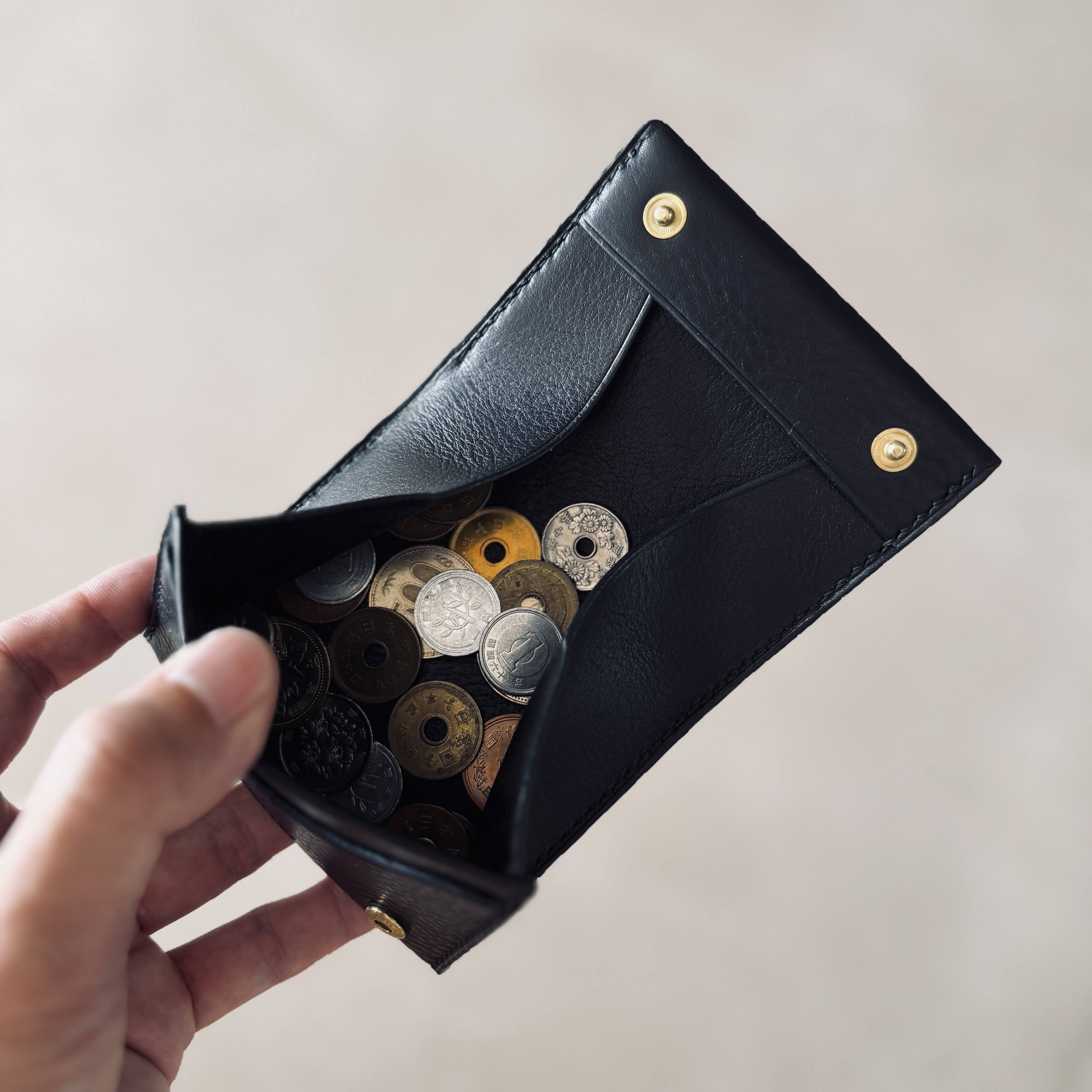 ま*ー様 イタリアンレザー ギャルソンウォレット 本革 コンパクト財布 黒 二つ ギャルソン型二つ折り財布｜コンパクトウォレット｜NEBRASKAレザー