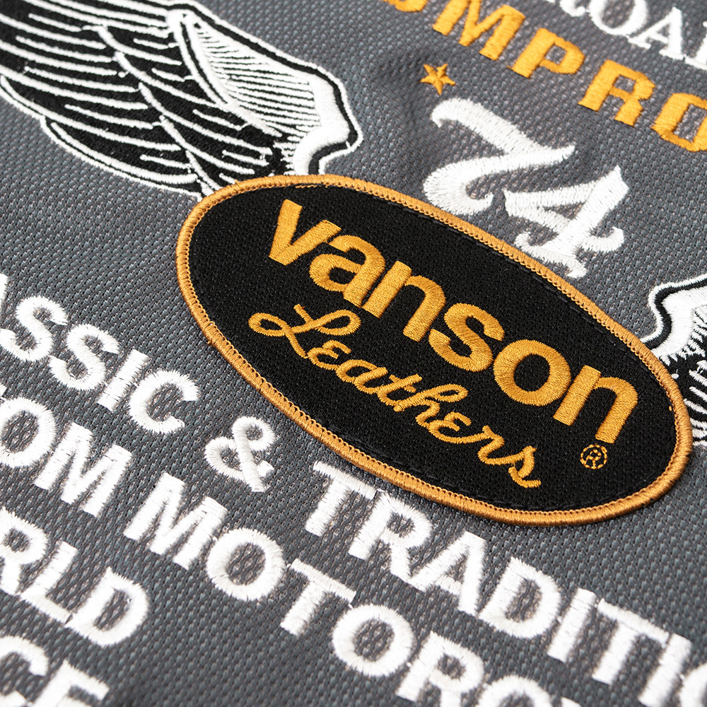 装飾は刺繍仕上げ。