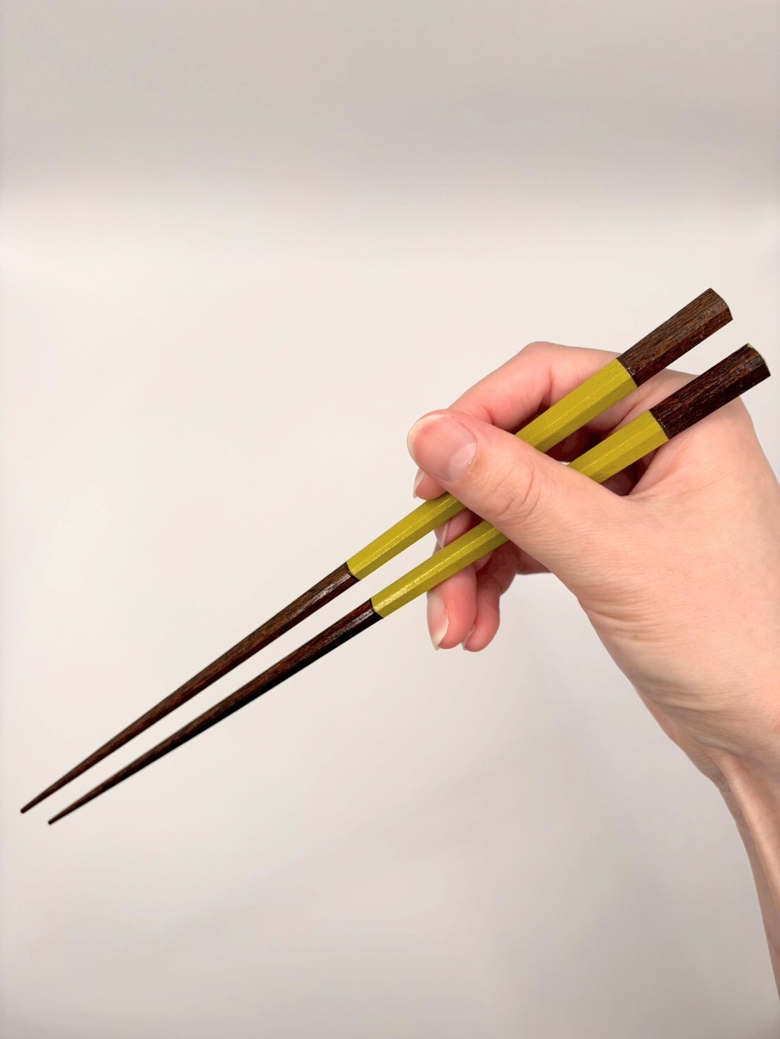 箸先が細くとても使いやすいお箸です。