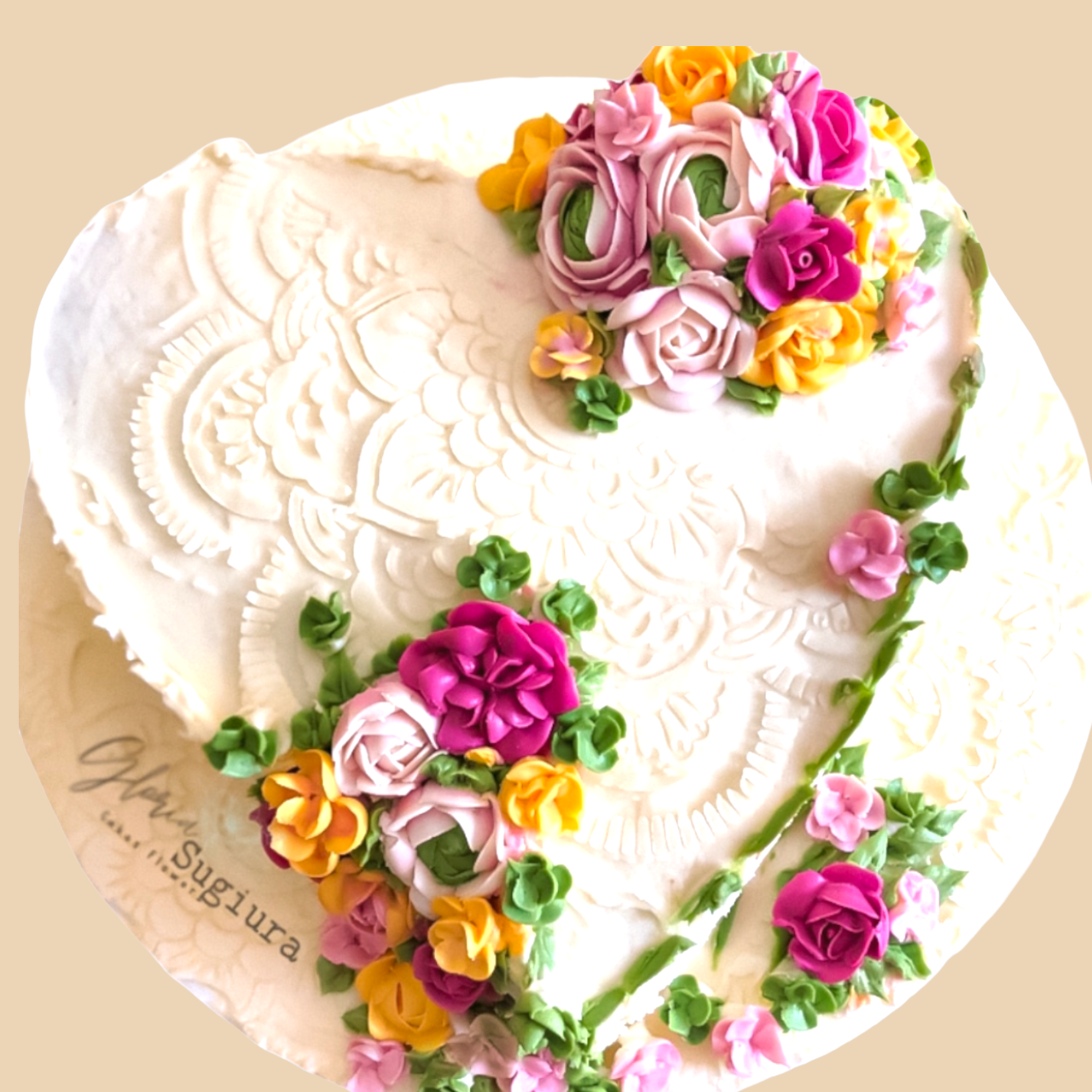 ブルーベリーとレモンクリームを詰めたココナッツケーキ