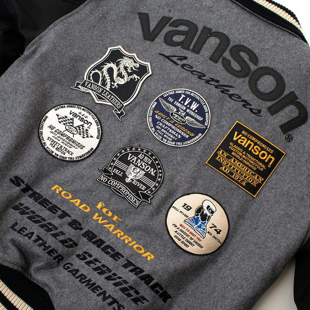 本革切り文字のvansonロゴと刺繍ワッペン、刺繍文字の背面デザイン