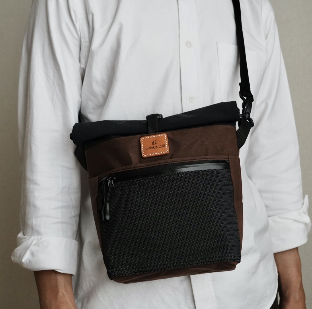 月燈り様オーダー☆帆布のサコッシュ NOBISHIRO サコッシュ / Brown (帆布/チェストバッグ/登山) | 山の帆布工房