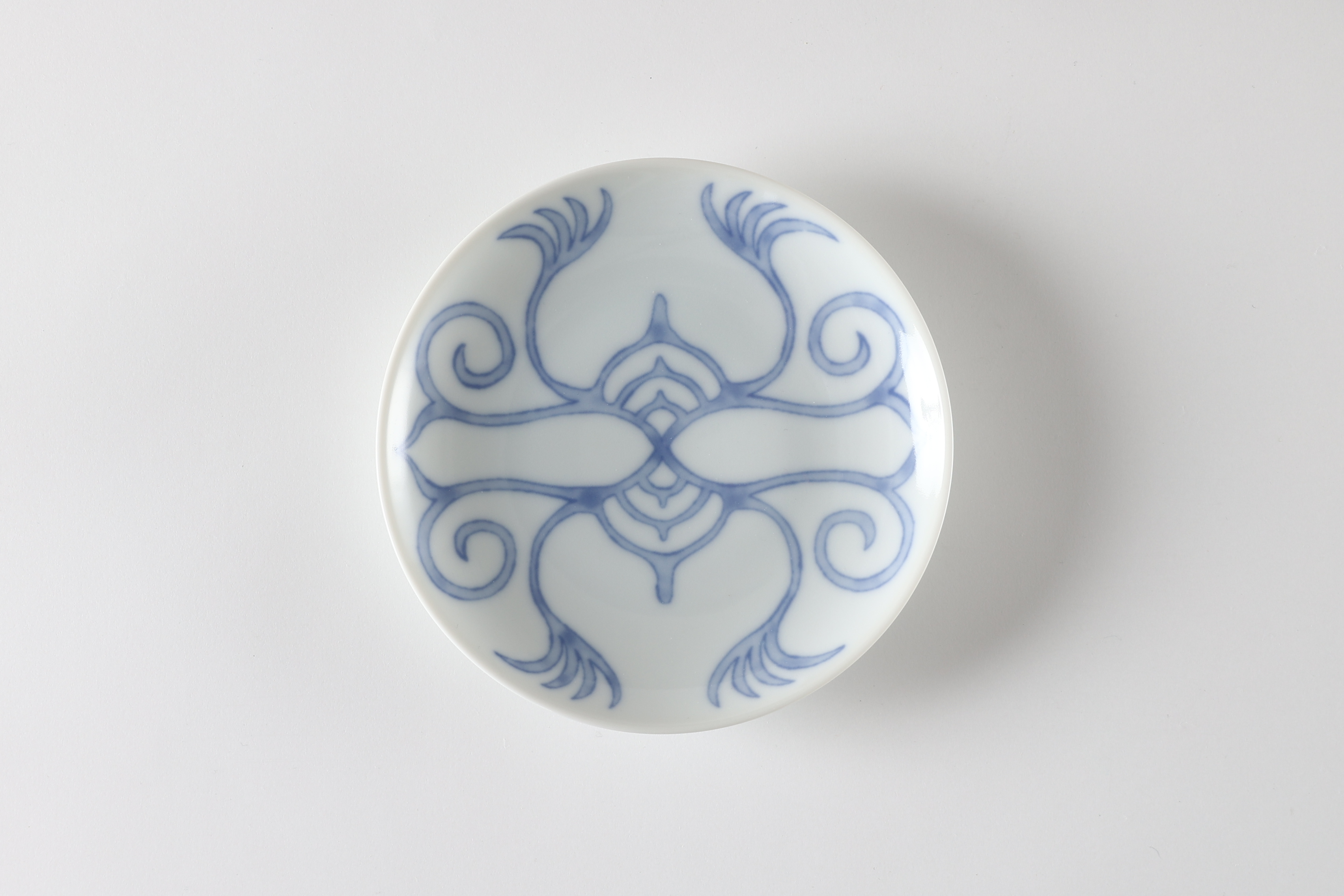 有田焼 染付絵皿(4寸) 1/2/3 designed by 郷右近富貴子 有田焼 染付絵皿(4寸) 1/2/3 designed by 郷右近富貴子