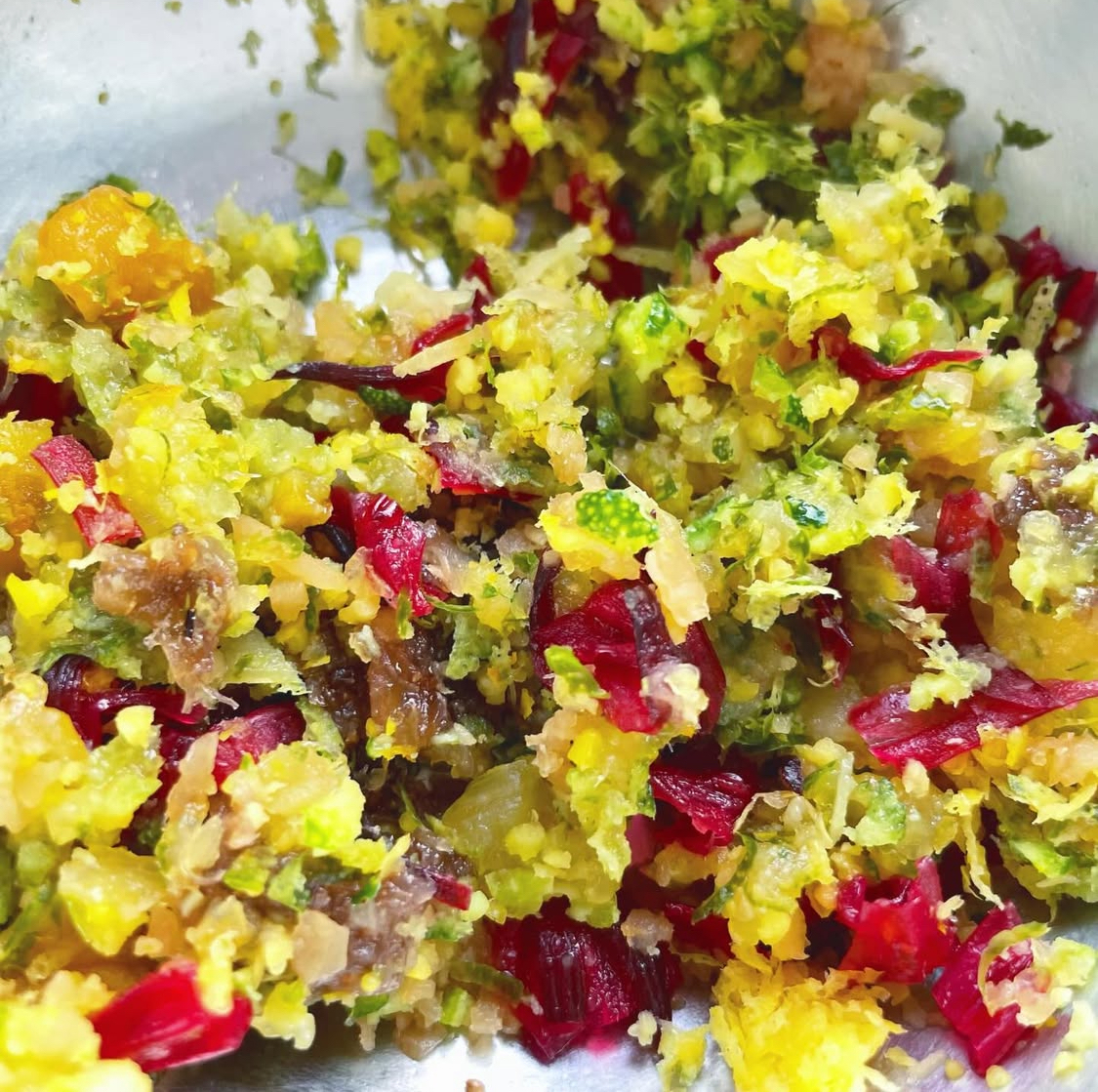 フルーツの自然な甘さがケイクに溶けこみます。