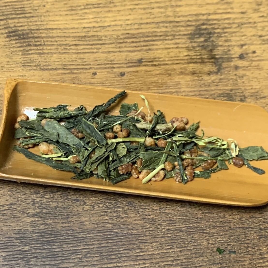 品質の良い一番茶の遅れ芽と香ばしい国産玄米