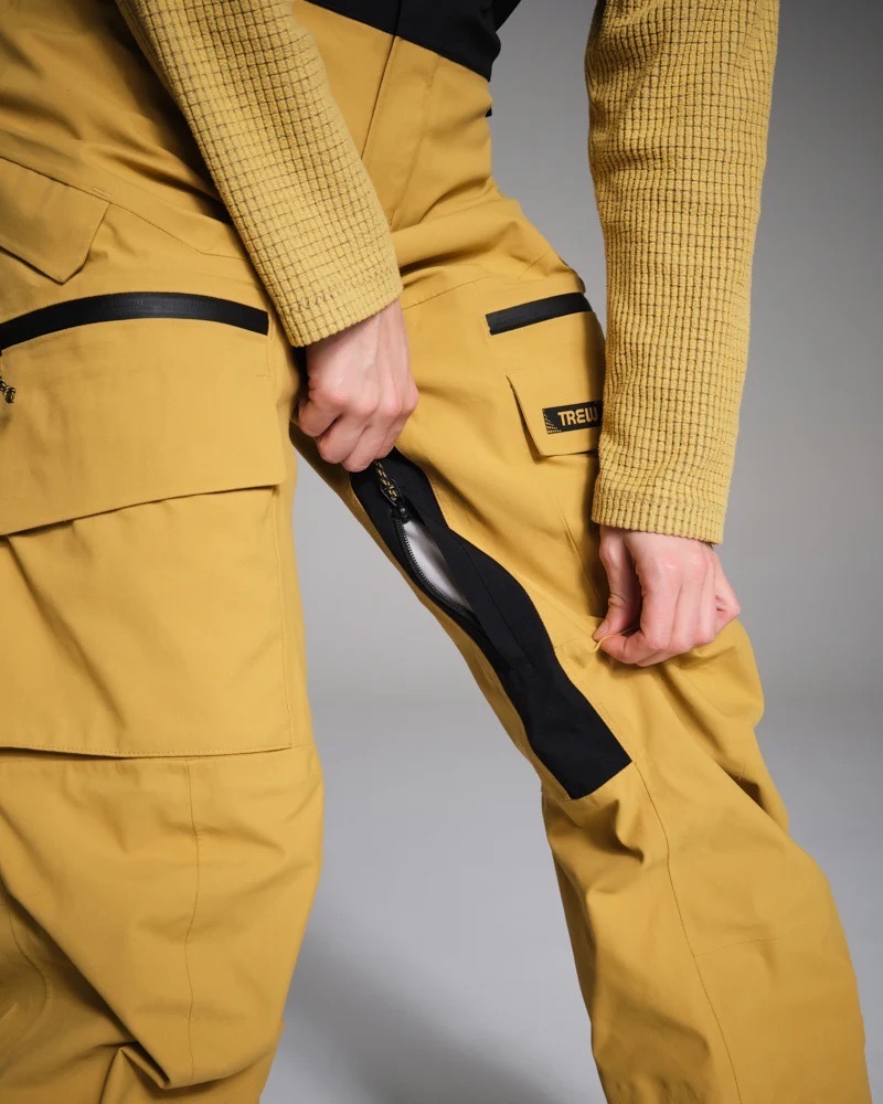 メッシュ裏地付きの内腿ベンチレーション