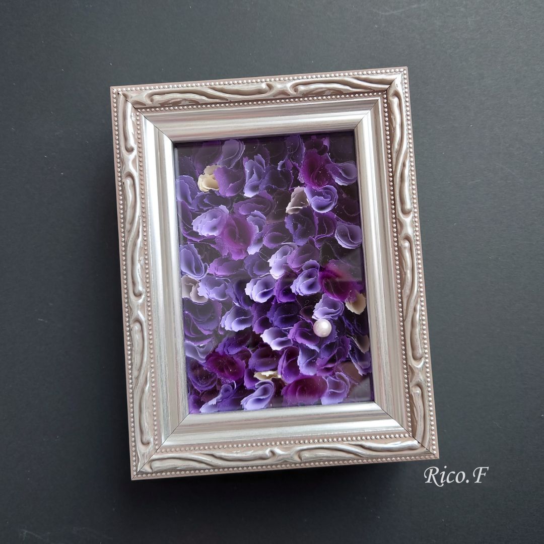 シルバーのフレーム