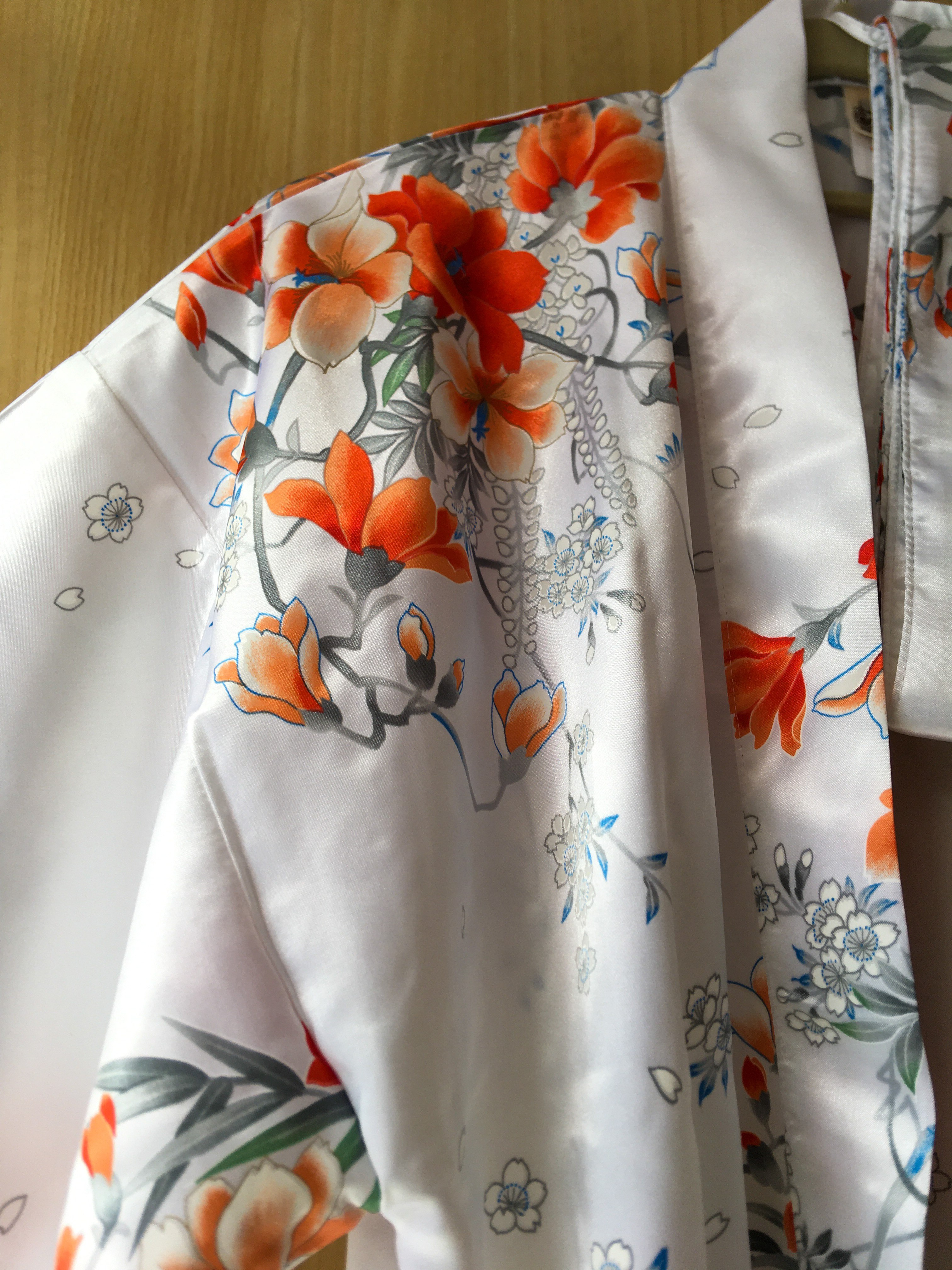 『和モダン』なコートとしてスタイリッシュに！！光沢のある素材がオシャレ度UPしてくれそう♪