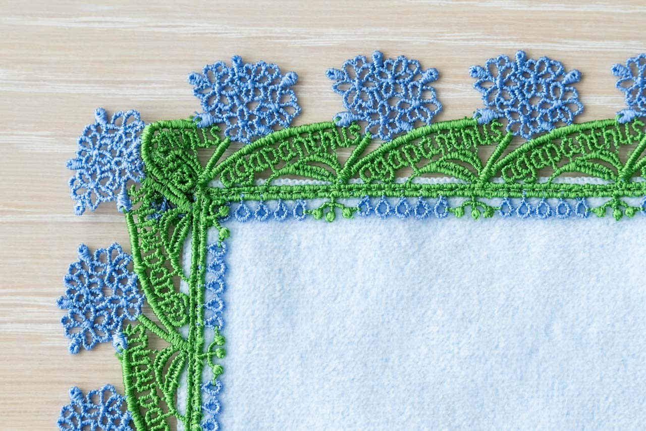 A：アクアブルー