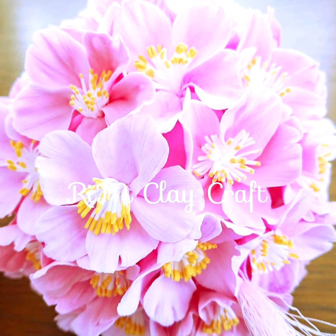 真ん中まで細かい粘土の細工