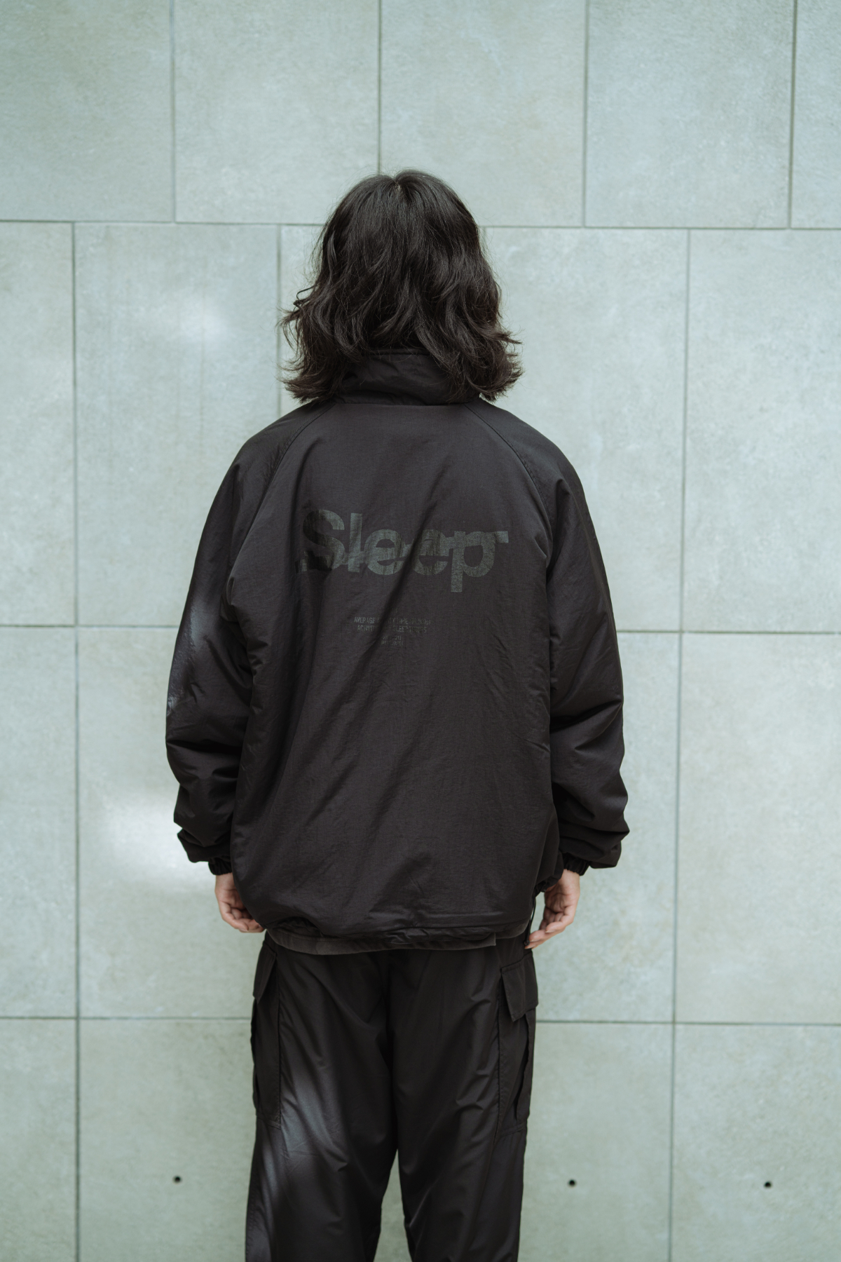 178cm男性　ブラック／Lサイズ・ナイロン面着用