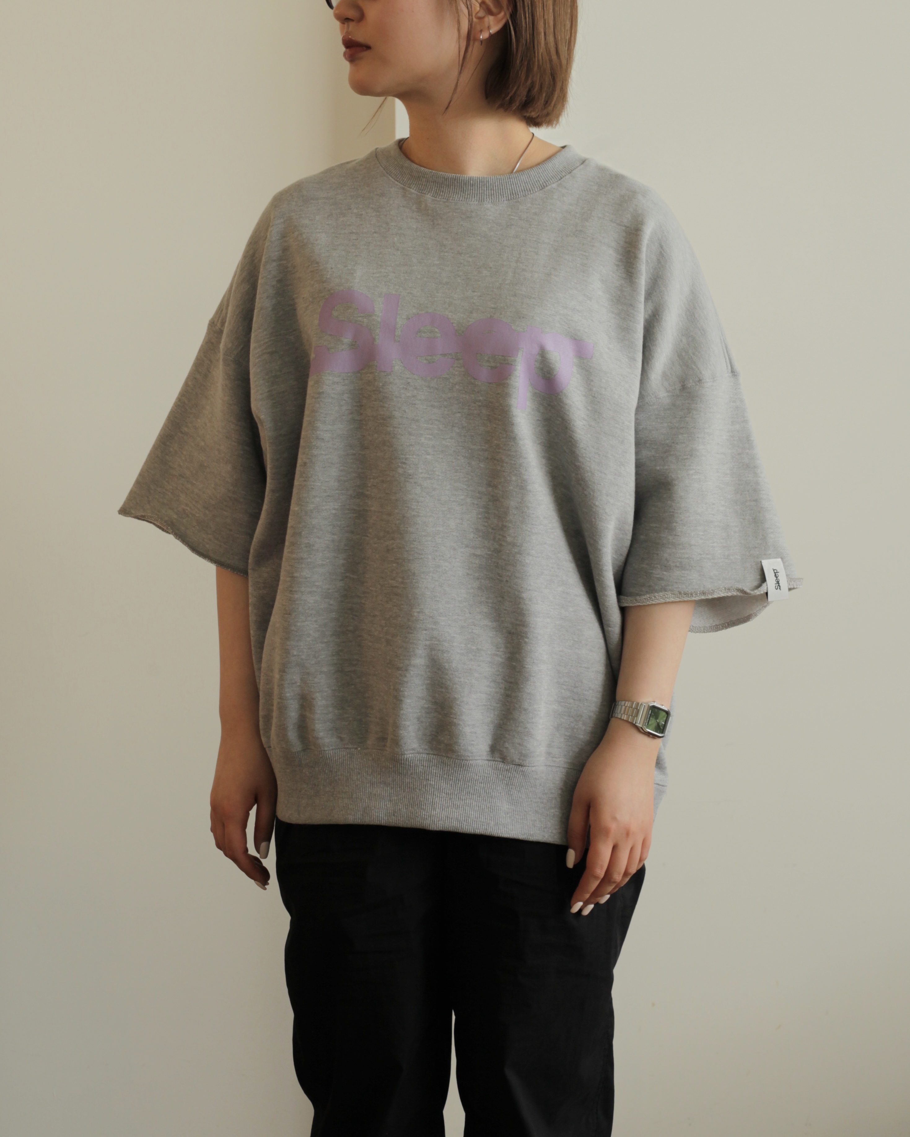 女性モデル163cm グレー／Mサイズ着用、男性モデル175cm ブラック／Lサイズ着用