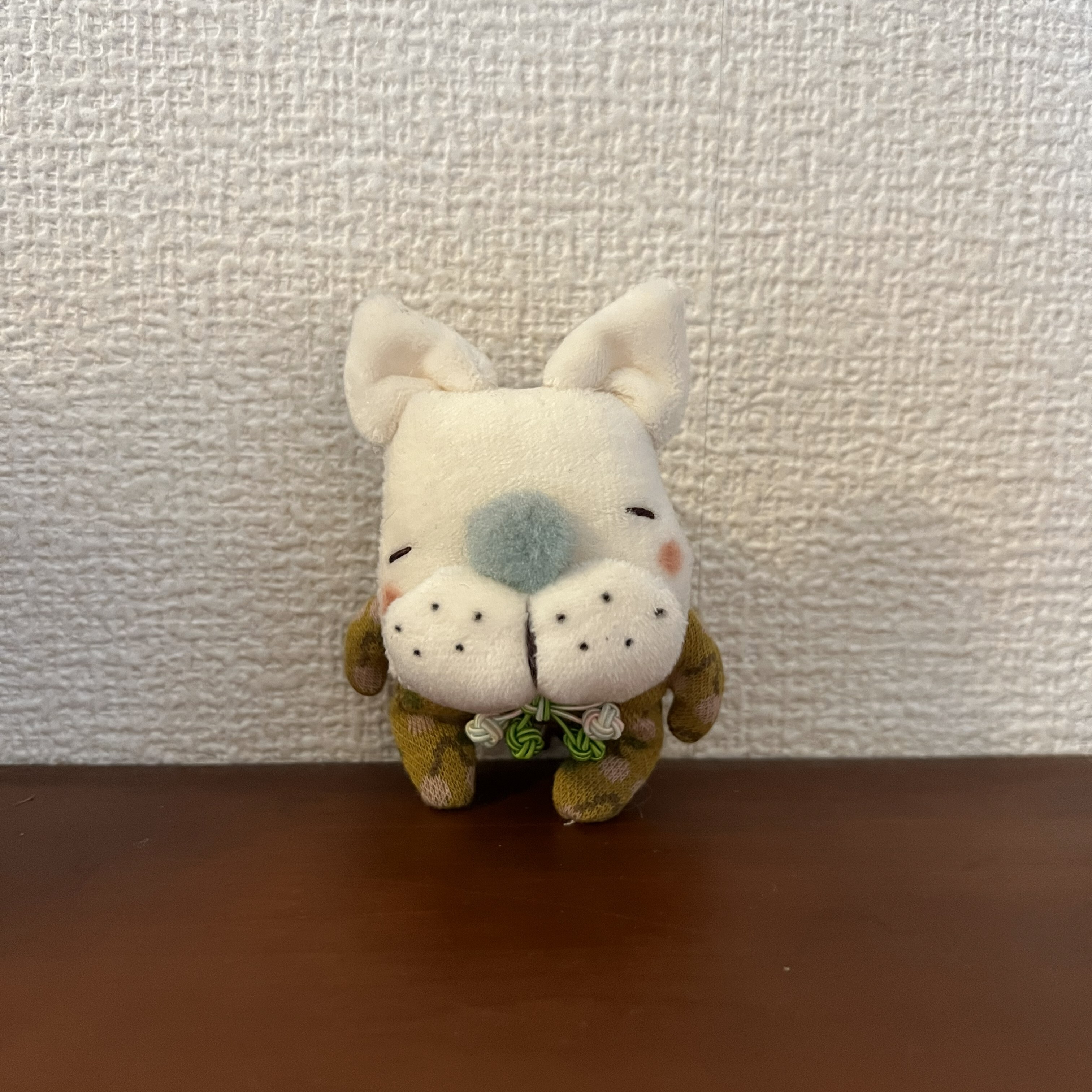 ライトグレーのお鼻（表面）