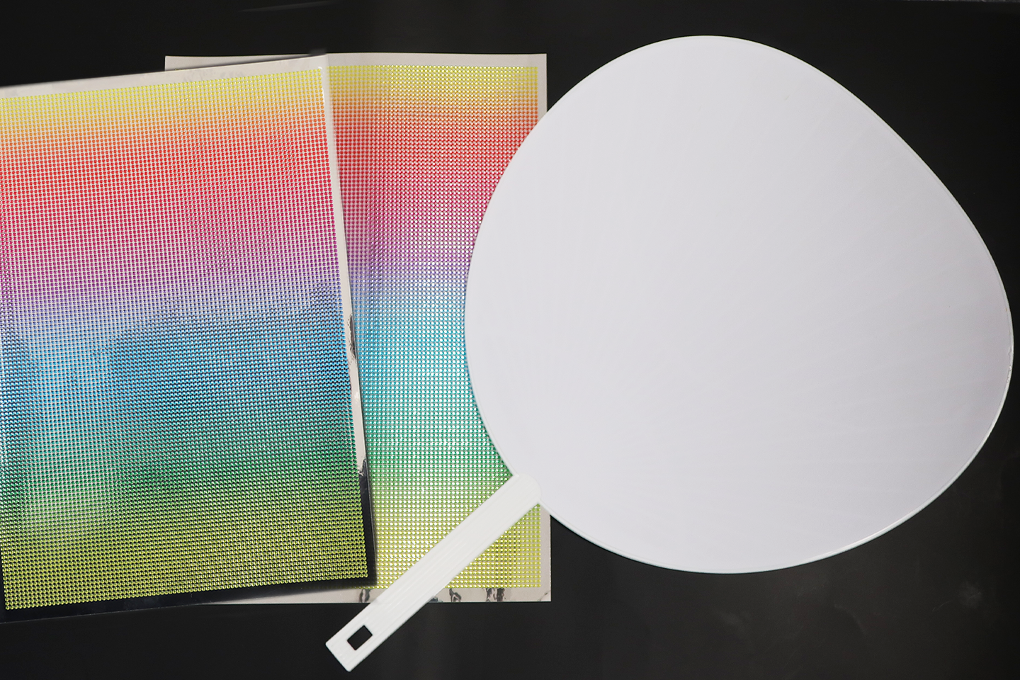 アイドル公式うちわ一般サイズはシール2枚でデコ可能