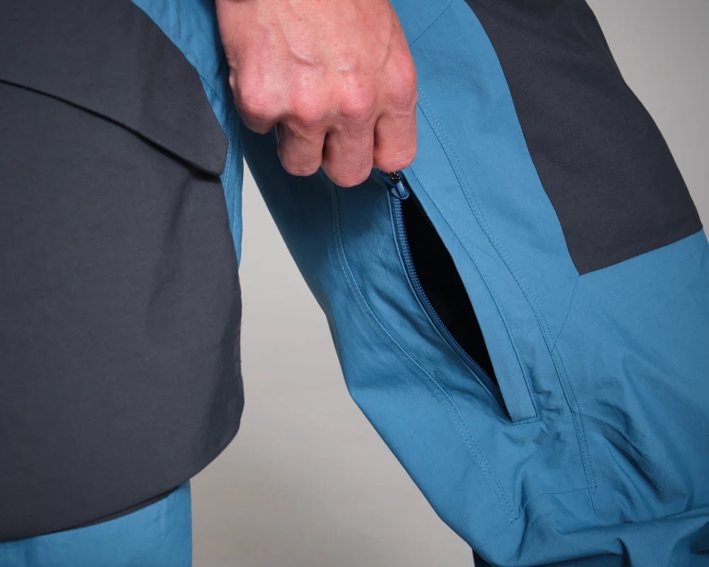 内もものジッパーベント