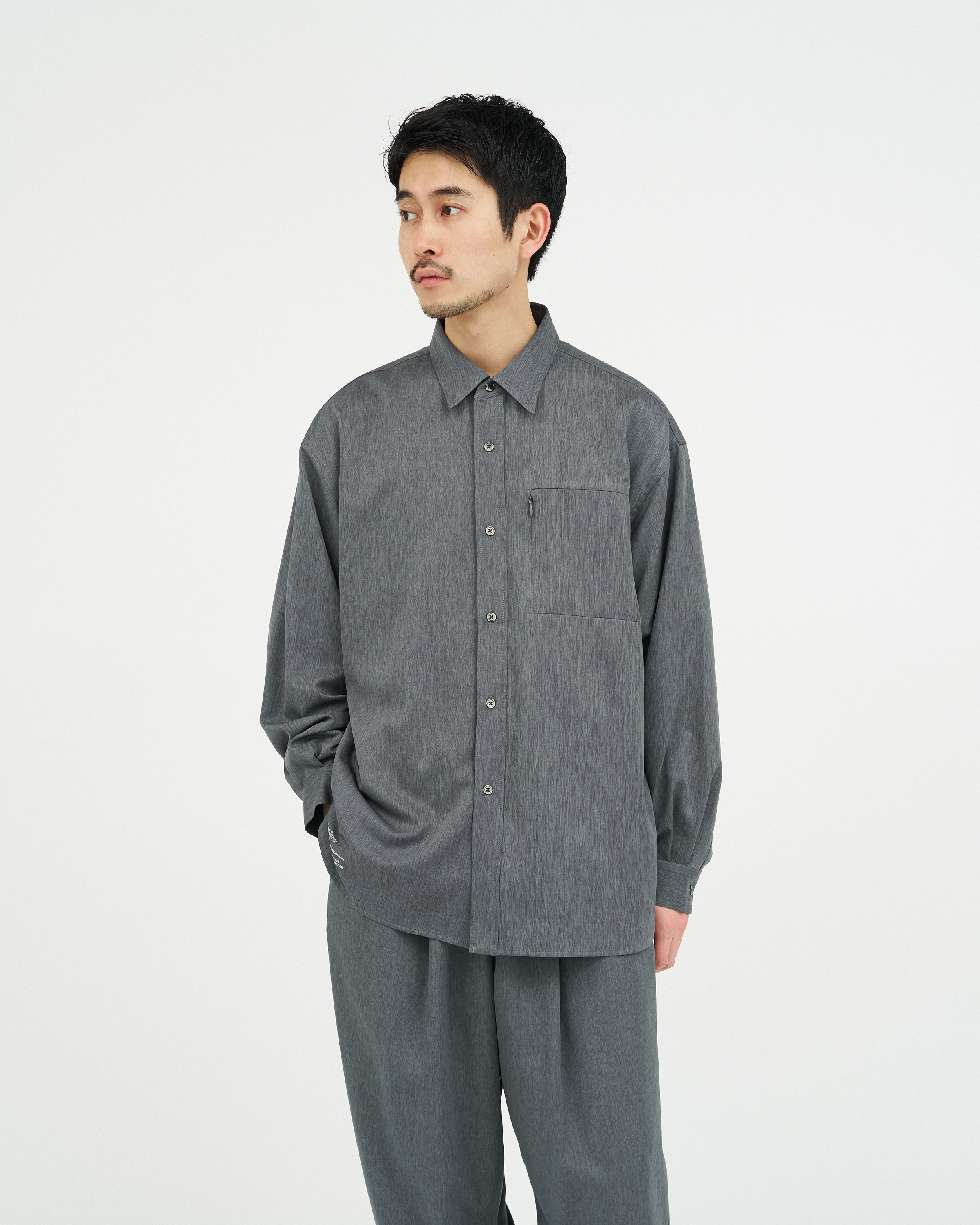 モデル身長175cm／H.GRAY・サイズS着用