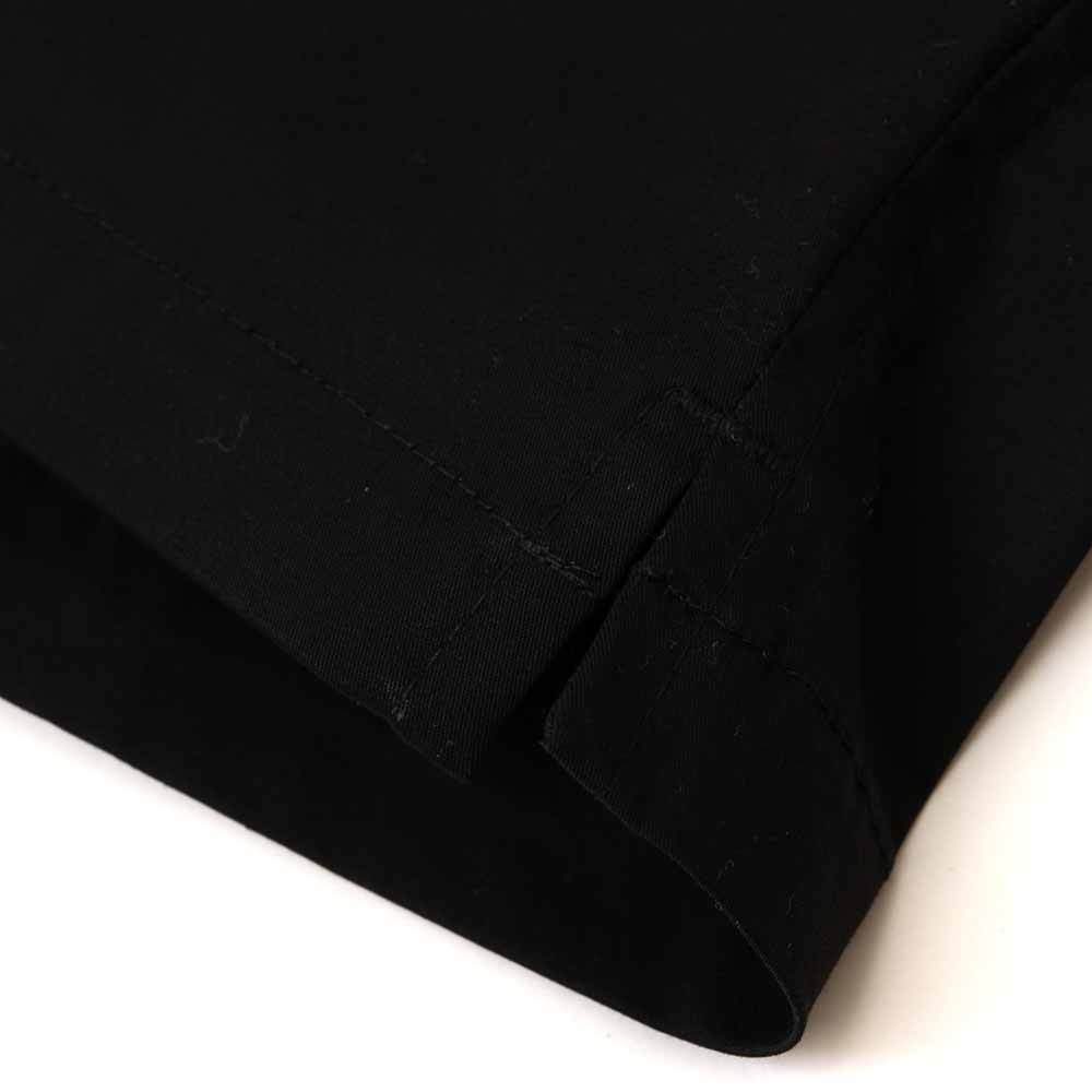 伸縮性に優れたストレッチコットン素材を採用。