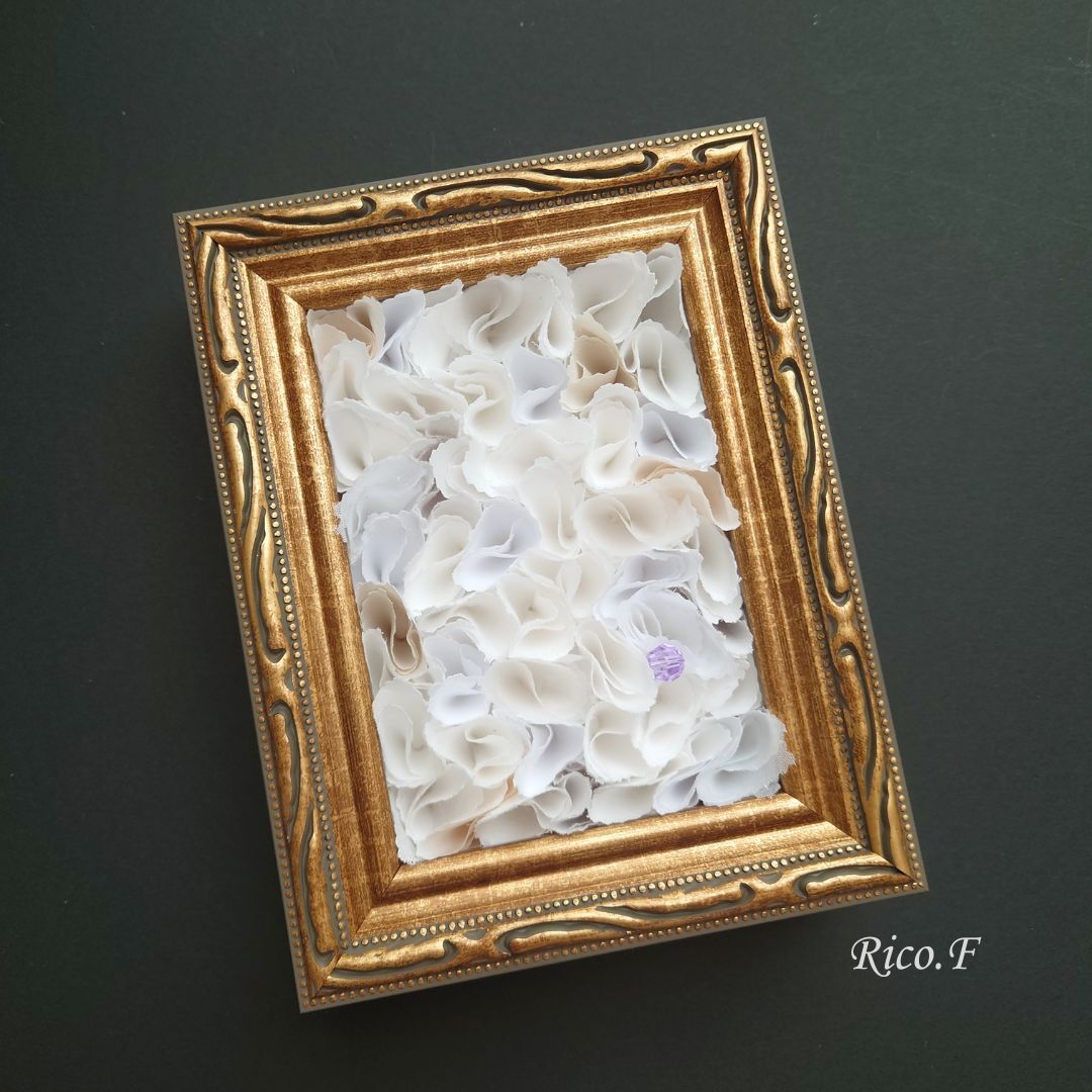 アンティークゴールドのフレーム